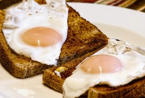 Toasted Bread with Fried Eggs